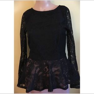 LACE TOP SIZE SMALL